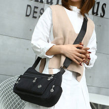 Ladda upp bild till gallerivisning, Axelremsväska Med Flera Fickor