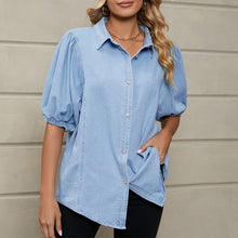 Ladda upp bild till gallerivisning, Ljusblå halvlång ärmad blue med skjortkrage och knappar