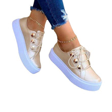 Ladda upp bild till gallerivisning, Casual sneakers med nageldekoration