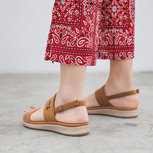 Ladda upp bild till gallerivisning, Spänne avslappnade platta sandaler