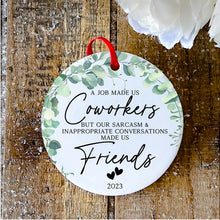 Ladda upp bild till gallerivisning, Christmas Coworker hängsmycke
