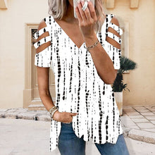 Ladda upp bild till gallerivisning, Randig t-shirt med V-ringad