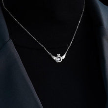 Ladda upp bild till gallerivisning, Anglavingar nyckelben halsband