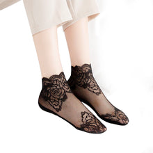 Ladda upp bild till gallerivisning, Rose lace socks