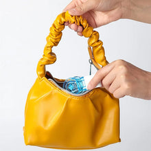 Ladda upp bild till gallerivisning, đ”En bĂ€rbar tablettintagare