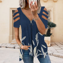 Ladda upp bild till gallerivisning, T-shirt med v-ringad dragkedja i vintagetryck