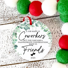 Ladda upp bild till gallerivisning, Christmas Coworker hängsmycke
