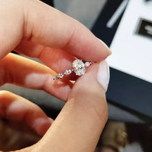 Ladda upp bild till gallerivisning, Oval Diamantring