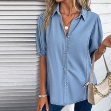 Ladda upp bild till gallerivisning, Ljusblå halvlång ärmad blue med skjortkrage och knappar