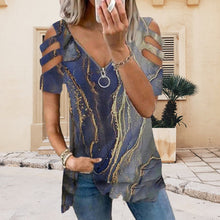 Ladda upp bild till gallerivisning, T-shirt med v-ringad dragkedja i vintagetryck