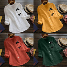 Ladda upp bild till gallerivisning, V-ringad långärmad blus i bomull med katttryck