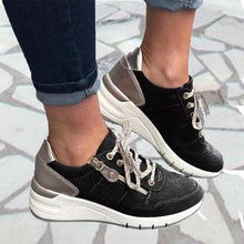 Ladda upp bild till gallerivisning, EnfÀrgade andningsbara sneakers med tjocka sulor