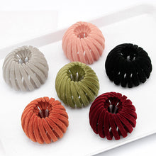 Ladda upp bild till gallerivisning, Sammet Nest Scrunchie