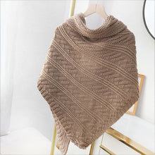 Ladda upp bild till gallerivisning, Knitted Triangle Shawl with Leather Buckle
