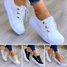 Ladda upp bild till gallerivisning, Casual sneakers med nageldekoration