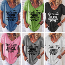Ladda upp bild till gallerivisning, Engelsk tryckt kortärmad enfärgad t-shirt med V-ringning