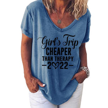 Ladda upp bild till gallerivisning, Engelsk tryckt kortärmad enfärgad t-shirt med V-ringning