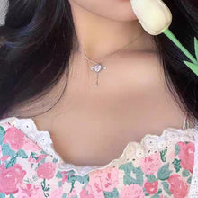 Ladda upp bild till gallerivisning, Cupid Heart Halsband med rörliga vingar
