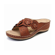 Ladda upp bild till gallerivisning, Enfärgade blommiga platåsandaler