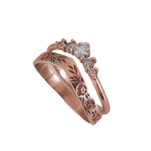 Ladda upp bild till gallerivisning, Elegant Enkel Ring med Blommönster

