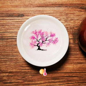 Magiska blommor som blommar te sakekopp, keramisk mugg som ändrar is/het färg