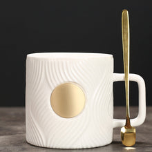 Ladda upp bild till gallerivisning, Korrugerad trendig kaffekopp (med sked)
