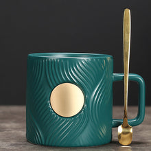 Ladda upp bild till gallerivisning, Korrugerad trendig kaffekopp (med sked)
