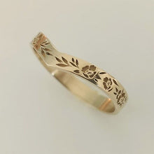 Ladda upp bild till gallerivisning, Elegant Enkel Ring med Blommönster
