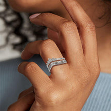 Ladda upp bild till gallerivisning, Elegant Enkel Ring med Blommönster

