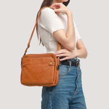Ladda upp bild till gallerivisning, Crossbody axel och clutchväska i läder i tre lager
