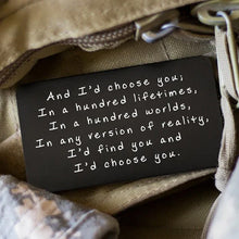 Ladda upp bild till gallerivisning, &quot;And I&#39;d choose you&quot; Graverat plånbokskort i metall
