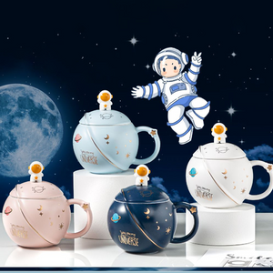 Kreativ keramik Astronaut Planeten Muggar med lock Sked