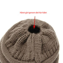 Ladda upp bild till gallerivisning, Mjukstickad Hästsvansmössa

