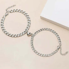 Ladda upp bild till gallerivisning, Magnetarmband med design
