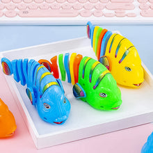 Ladda upp bild till gallerivisning, 🐠Clockwork svängande tecknad fisk leksaker
