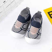Ladda upp bild till gallerivisning, Neutral &amp; Andandes Stickad - Halkfria babysko-strumpor
