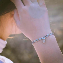 Ladda upp bild till gallerivisning, Magnetarmband med design
