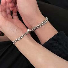 Ladda upp bild till gallerivisning, Magnetarmband med design

