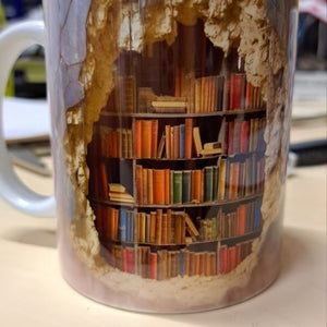 Kaffemuggar med böcker