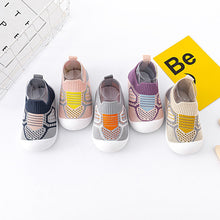 Ladda upp bild till gallerivisning, Neutral &amp; Andandes Stickad - Halkfria babysko-strumpor
