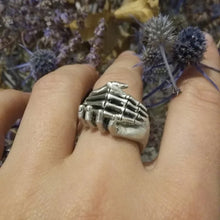 Ladda upp bild till gallerivisning, Ring på liv och död &amp; hand i hand ring
