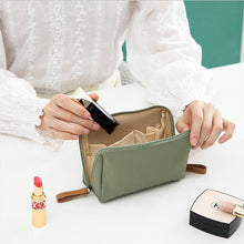 Ladda upp bild till gallerivisning, Make-up Travel Pouch för Kvinnor
