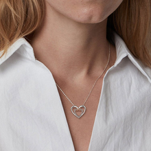 Ladda upp bild till gallerivisning, Infinity halsband med två hjärtan

