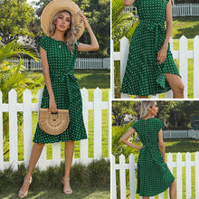 Ladda upp bild till gallerivisning, Underbar sommarklänning med prickar
