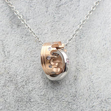 Ladda upp bild till gallerivisning, Diamant Krona Par Halsband
