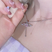 Ladda upp bild till gallerivisning, Cupid Heart Halsband med rörliga vingar
